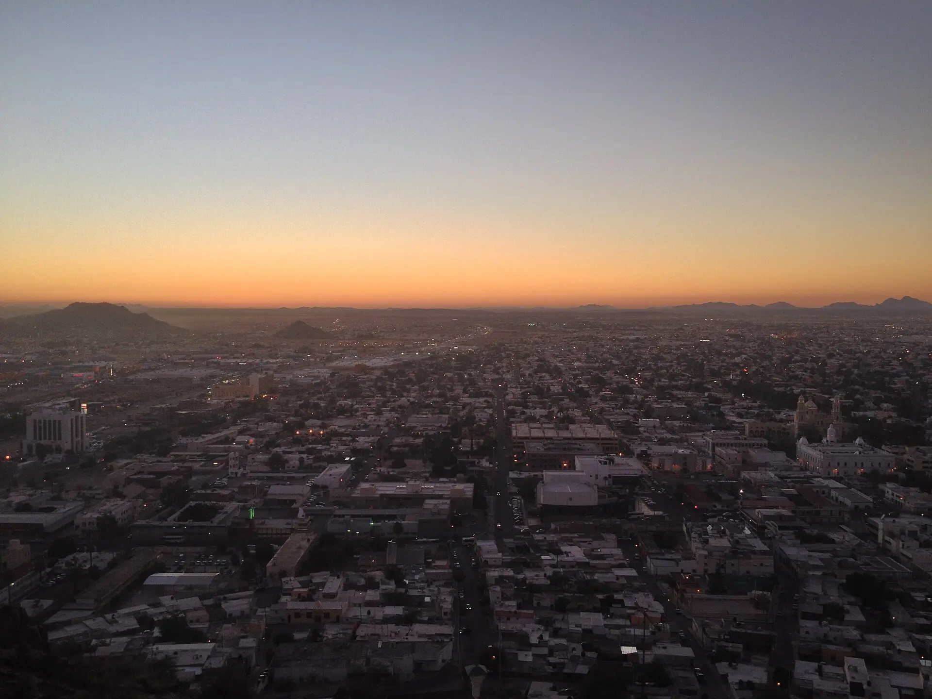 Atardecer sobre el centro de Hermosillo visto desde el Cerro de la Campana